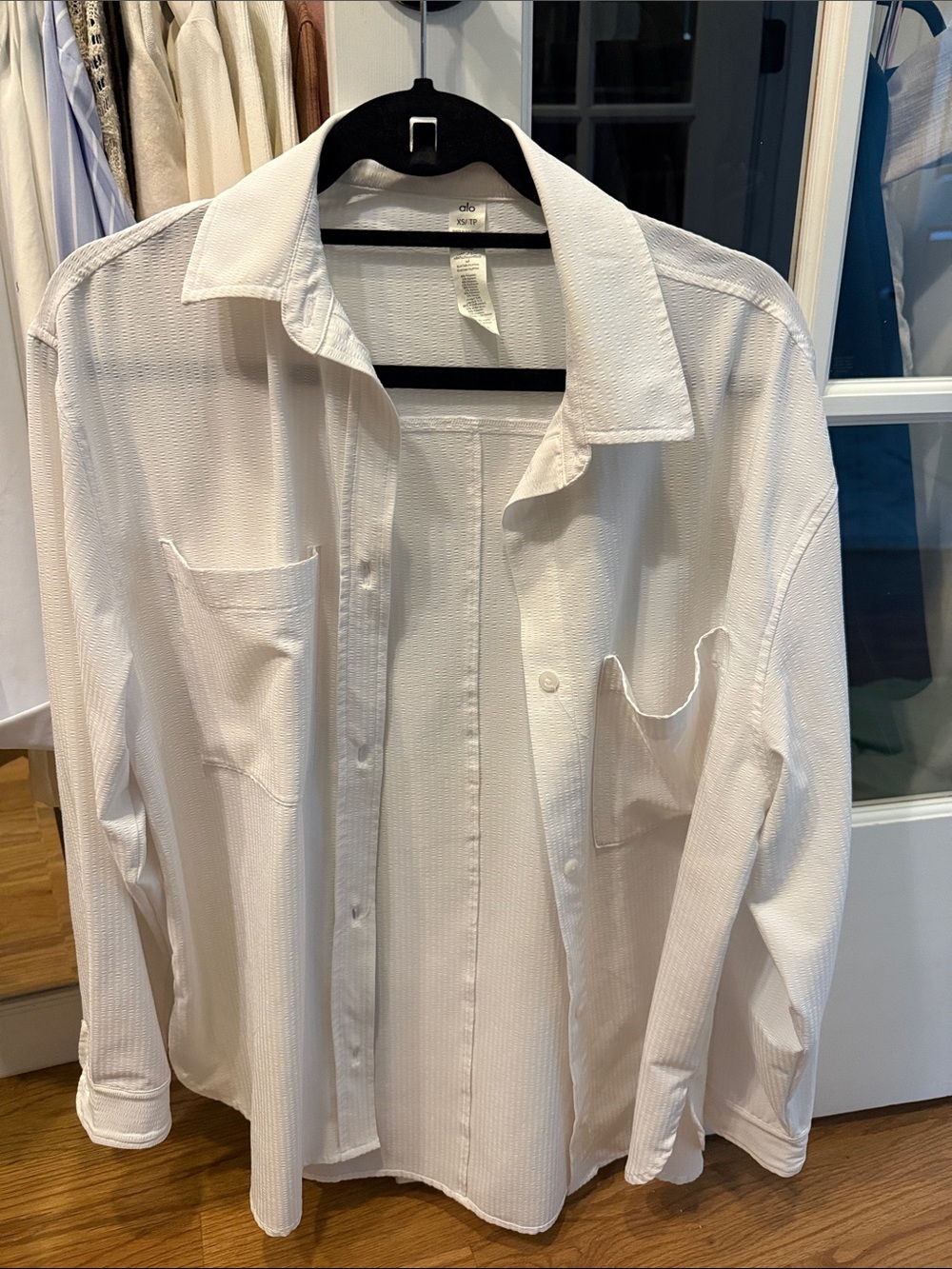 ALO Yoga White Relaxed Button-Down Shirt with Front Pockets